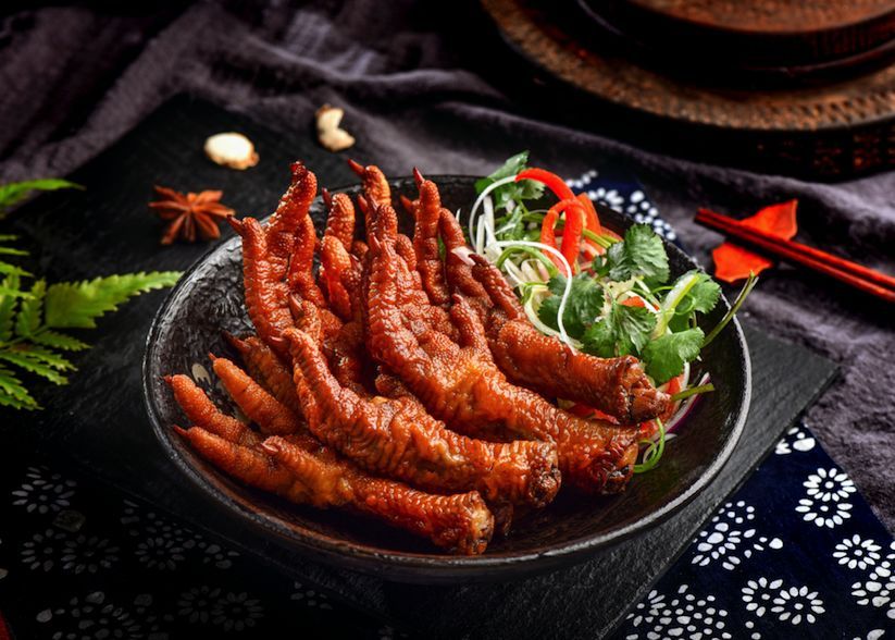 So Sánh Chân Gà Rút Xương Và Chân Gà Nguyên Chiếc: Loại Nào Đáng Mua Hơn?